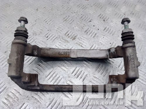 Скоба переднего правого суппорта для Mercedes W205 oe A2054215400 запчасти бу Скоба переднего правого суппорта для Mercedes W205 oe A2054215400 разборка бу