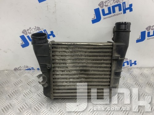 Радиатор интеркулера для Audi A4 B7 oe 8E0145805AA разборка бу