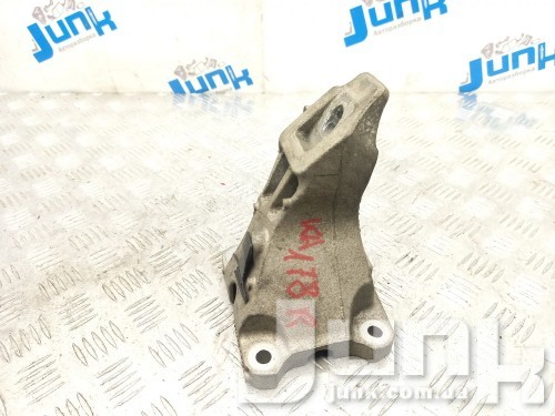 Кронштейн опоры двигателя правый для Land Rover Range Rover Sport oe LR033180 разборка бу