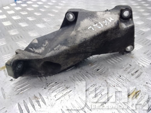 Опора двигателя левая для Audi A4 B7 oe 8E0199305A разборка бу