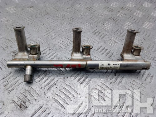 Топливная рампа левая для Jaguar XF oe C2Z18300 запчасти бу Топливная рампа левая для Jaguar XF oe C2Z18300 разборка бу