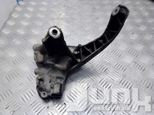 Кронштейн двигателя для Volvo XC90 oe 31258131 запчасти бу Кронштейн двигателя для Volvo XC90 oe 31258131 разборка бу