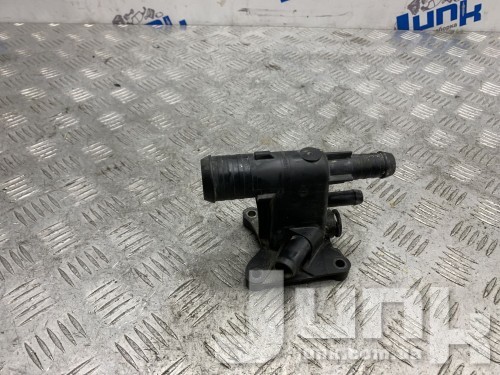 Фланец системы охлаждения для Ланд Ровер Рейндж Ровер Эвок oe LR025564 разборка бу