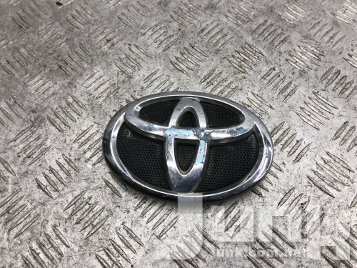 Эмблема решетки радиатора для Тойота Camry XV40 oe 7531106060 запчасти бу Эмблема решетки радиатора для Тойота Camry XV40 oe 7531106060 разборка бу