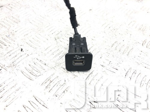 USB разЪем для Jeep Compass 2 oe 5UV99LXHAA разборка бу