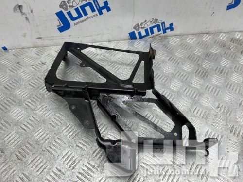 Кронштейн дополнительного  радиатора для Ауди А6 Ц7 oe 4G0121261F разборка бу