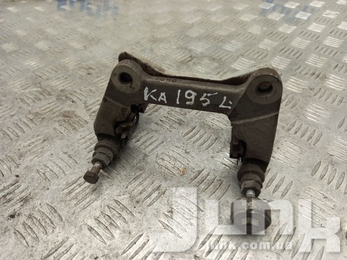 Скоба заднего суппорта левая для Porsche Macan oe 95B615425C запчасти бу Скоба заднего суппорта левая для Porsche Macan oe 95B615425C разборка бу