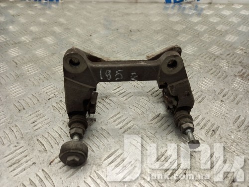 Скоба заднего суппорта правая для Porsche Macan oe 95B615426C запчасти бу Скоба заднего суппорта правая для Porsche Macan oe 95B615426C разборка бу