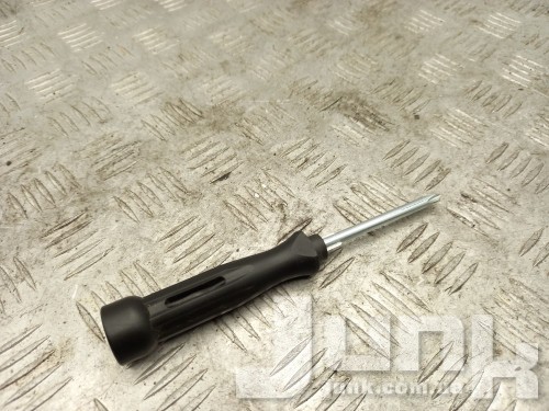 Отвертка со сменными насадками для Вольксваген Tiguan 2 oe 8Z0012255 запчасти бу Отвертка со сменными насадками для Вольксваген Tiguan 2 oe 8Z0012255 разборка бу