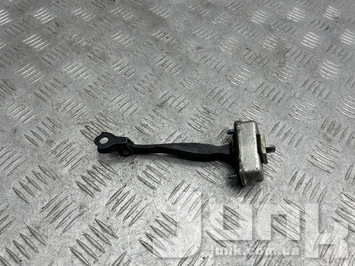 Ограничитель задней двери для Infiniti QX80 oe 824301LA1A запчасти бу Ограничитель задней двери для Infiniti QX80 oe 824301LA1A разборка бу