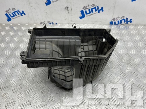 Корпус воздушного фильтра(нижняя часть) для Volvo S80 II oe 31319684 запчасти бу Корпус воздушного фильтра(нижняя часть) для Volvo S80 II oe 31319684 разборка бу