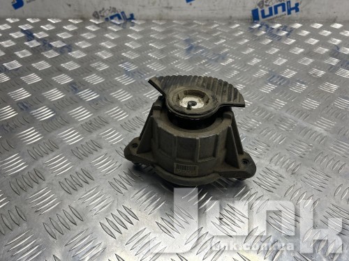 Опора двигателя левая/правая для Mercedes W204 oe A2042404217 запчасти бу Опора двигателя левая/правая для Mercedes W204 oe A2042404217 разборка бу