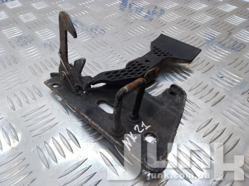 Замок капота (крюк захватный) для Audi A4 B7 oe 8E0823480E разборка бу