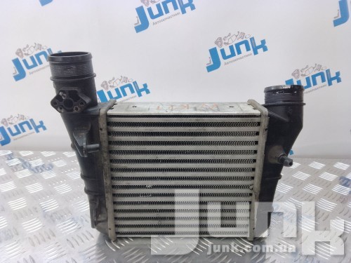 Радиатор интеркулера для Audi A4 B7 oe 8E0145805AA разборка бу