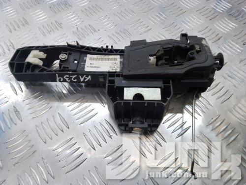 Опорная скоба передней левой двери для Mercedes x156 oe A2047602300 разборка бу