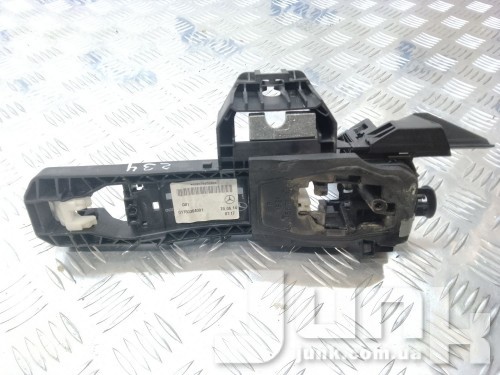 Опорная скоба задней правой двери для Mercedes x156 oe A2047603200 разборка бу