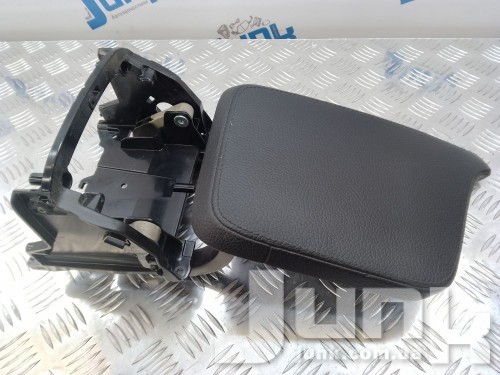 Центральный подлокотник для Volvo XC90 II oe 39827534 разборка бу