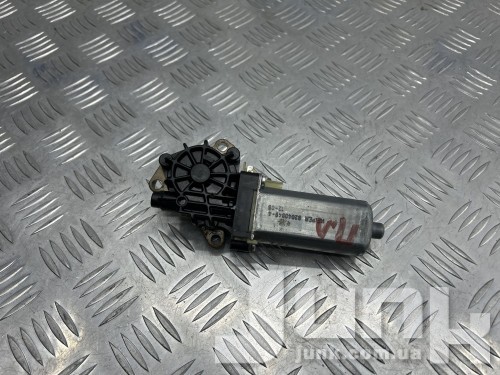 Моторчик регулировки высоты сидения левый для Mercedes W204 oe A0068207142 разборка бу