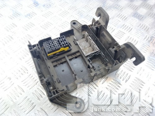 кронштейн блока предохранителей для Cadillac ATS oe 84140227 разборка бу