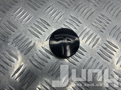 Заглушка в диск для Tesla Model 3 oe XWC138501 запчасти бу Заглушка в диск для Tesla Model 3 oe XWC138501 разборка бу