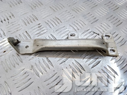 Кронштейн переднего бампера правый для BMW F02