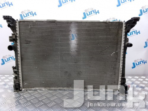 Радиатор охлаждения  двигателя для Mercedes C117 CLA oe A2465001403 разборка бу