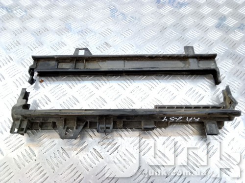 Кронштейны крепления радиатора для Mercedes C117 CLA oe A2465011720 разборка бу