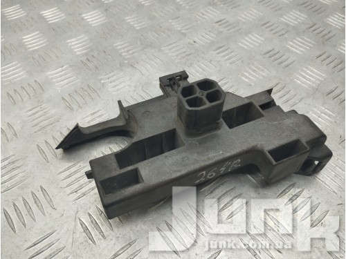 Кронштейн крепления радиатора правый для BMW 7-серия G11 2016-2022 oe 17118632128 запчасти бу Кронштейн крепления радиатора правый для BMW 7-серия G11 2016-2022 oe 17118632128 разборка бу