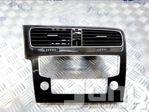 Дефлектор воздуха центральный с декоративной накладкой для Вольксваген Golf MK7 oe 5GM819728DDAR разборка бу