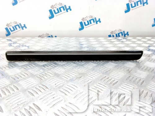 Накладка торпедо декоративная правая для Вольксваген Golf MK7 oe 5GM858418ACKK разборка бу