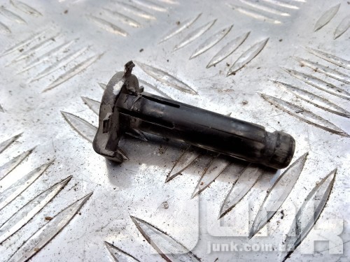 Палец крепления радиатора для Audi Q3 (8U) oe WHT001506A запчасти бу Палец крепления радиатора для Audi Q3 (8U) oe WHT001506A разборка бу