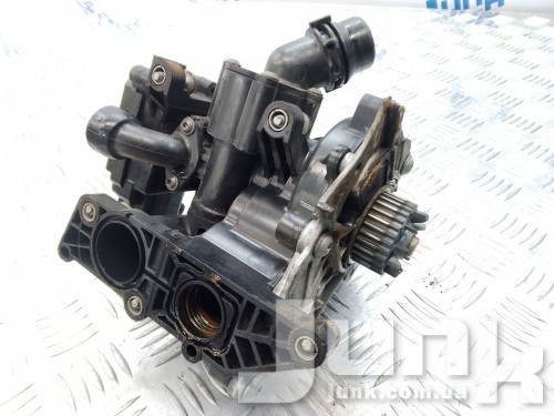 Корпус термостата с помпой для Audi A3 8V oe 06L121111H разборка бу