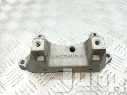 Кронштейн опоры акпп для Mercedes W205 oe A2112420340 разборка бу