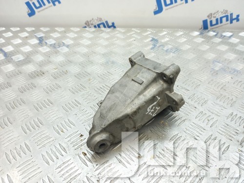 Кронштейн опоры двигателя левый для Mercedes W205 oe A2742234800 разборка бу