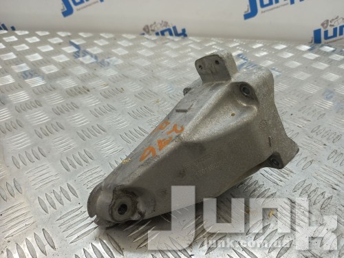 Кронштейн опоры двигателя правый для Mercedes W205 oe A2742233204 разборка бу