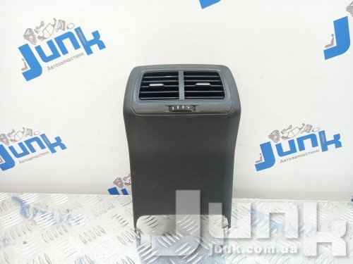 Воздушный дефлектор центральной консоли для Вольксваген Golf MK7 oe 5GM864298A82V разборка бу