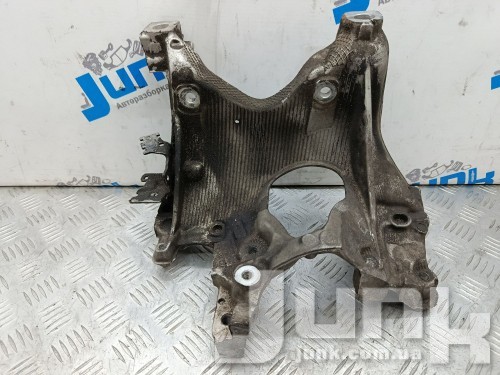 Кронштейн переднего подрамника правый для Audi A4 (Б9) oe 8W0399296E запчасти бу Кронштейн переднего подрамника правый для Audi A4 (Б9) oe 8W0399296E разборка бу