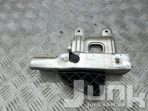 Кронштейн переднего бампера левый для BMW F30